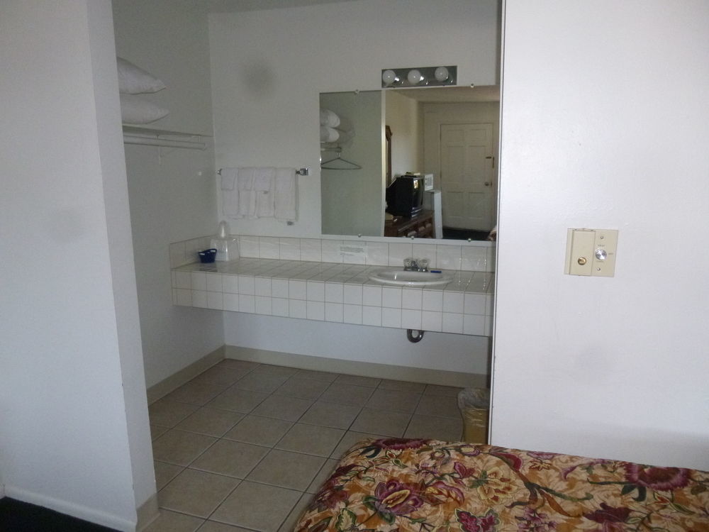 Cougar Land Motel プルマン エクステリア 写真
